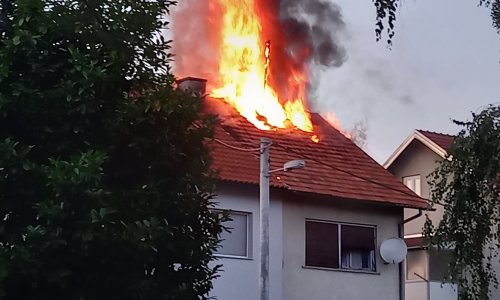 Izbio požar u zagrebačkom naselju: Gorjelo krovište i potkrovlje kuće!