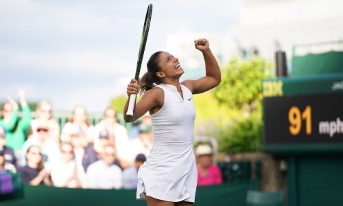 Iza nje su operacija jetre, boginje, upala pluća, a sada poput Đokovića gricka travu...