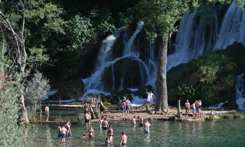 Pogledajte kako izgleda prekrasna oaza u hercegovačkom kršu i kamenu