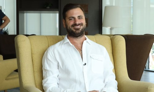 Potvrda nove veze? Hauser u Istru k roditeljima doveo tajanstvenu Ukrajinku