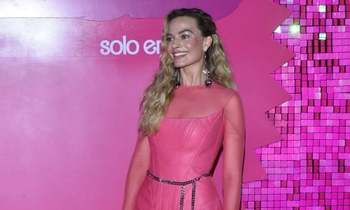 Još jedno ružičasto izdanje Margot Robbie, i ovaj put po uzoru na pravu Barbie