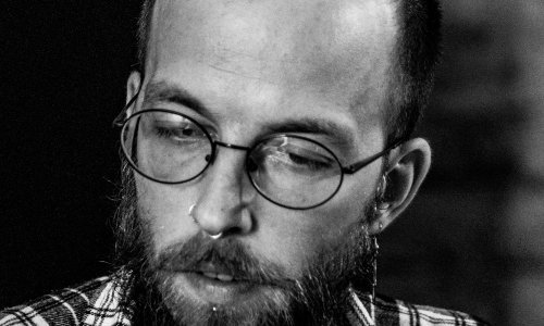 Pjesnik Alen Brlek: Suočavam se sa smrtima bitnih mi i bliskih ljudi