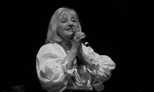 U 82. godini života preminula legendarna pjevačica Elvira Voća