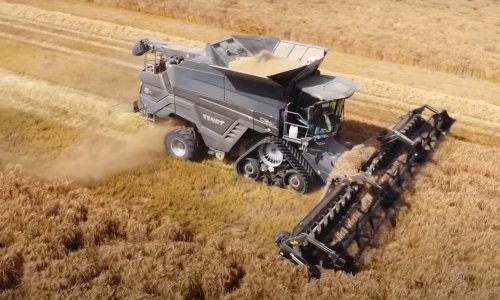 Pogledajte u akciji najveći kombajn za žetvu u Hrvatskoj, zovu ga: Moćna crna zvijer...