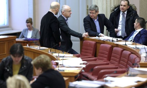 Zapošljavanje Marićeve obitelji izazvalo stanke u Saboru