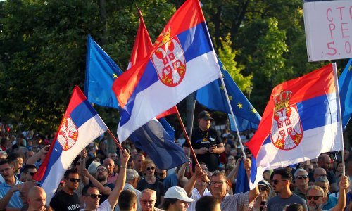 Prosvjednici u Beogradu podržali policajce koji su otkrili afere vlasti