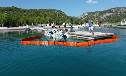 U skradinskoj marini skoro potonula brodica, na Rabu gorjela jahta