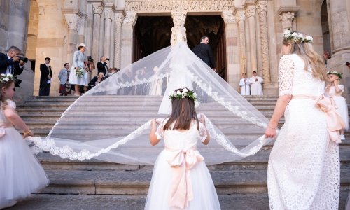 Na velebnom vjenčanju princa svi su gledali u raskošnu vintage vjenčanicu