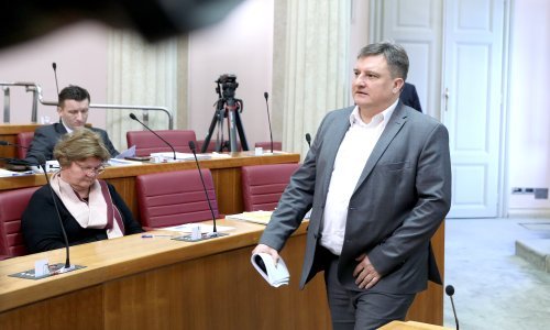 Totgergeli (HDZ): 'Vlada neće privatizirati tvrtku LNG Hrvatska'