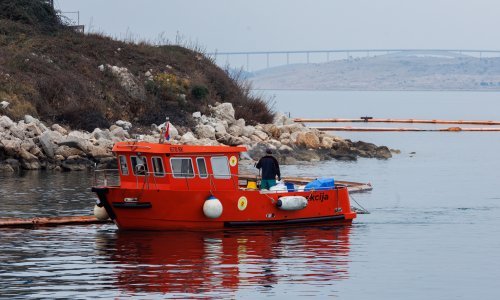 More u Kostreni i dalje onečišćeno, u riječkoj rafineriji rade na dugoročnom rješenju