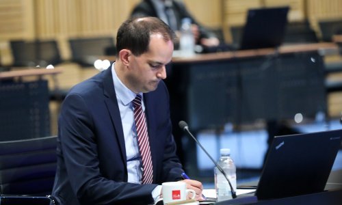 Vlada reže plaće radnicima u pravosuđu koji štrajkaju