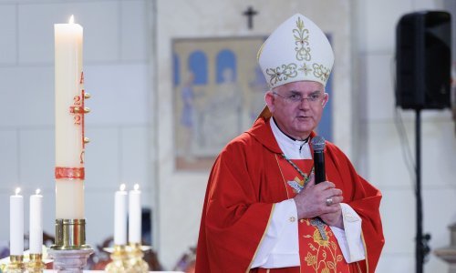 Nadbiskup Uzinić na ulaznicama za death metal koncert, evo kako to komentira