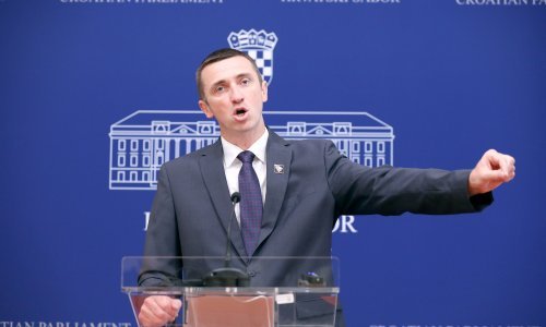 Penava: Vukovar ostao usamljen, bez pomoći Vlade koja ima novca jedino za komarce u Osijeku