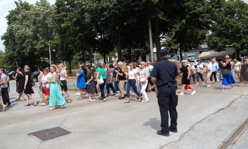 Policija objasnila zašto je izašla na prosvjed pred NSK gdje je zasjedala Vlada