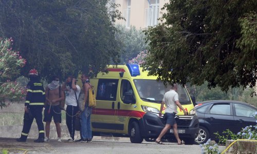 Jugo širi požar kod Grebaštice, stanovništvo se evakuira u dvoranu na Baldekinu