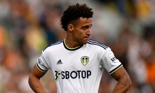 Igra za reprezentaciju Španjolske, a zbog arapskih milijuna odmah je napustio Leeds