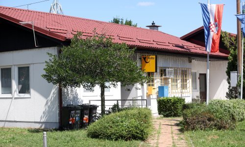 Razbojnik s oružjem upao u poštu u Sesvetama i opljačkao je