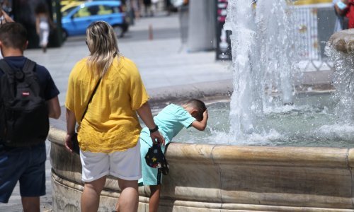Paklene vrućine natjerale Grke da za posjetitelje zatvore Akropolu