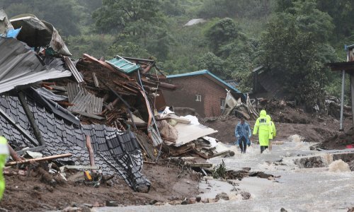 Poplave izazvale brojna klizišta u Južnoj Koreji, stotine evakuiranih