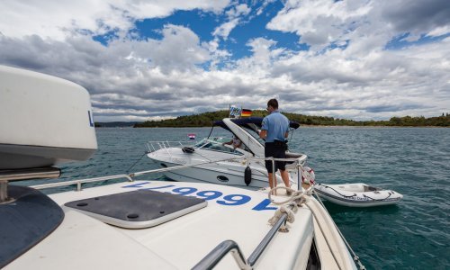 Jedan stranac plivao predaleko od obale, 19 nedozvoljeno glisiralo