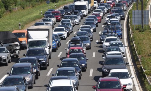 Iz HAC-a objasnili zašto se stvaraju višekilometarske kolone kod Lučkog