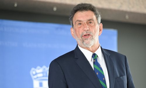 Ministar Fuchs pregled u bolnici obavio preko reda?