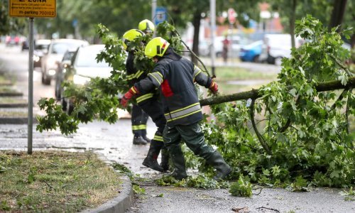 Gotovo pola Vukovarske županije bez struje; nema kuće koja nije stradala
