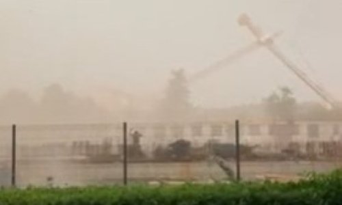 Pogledajte kako je oluja srušila golemu dizalicu, unutra je bio čovjek