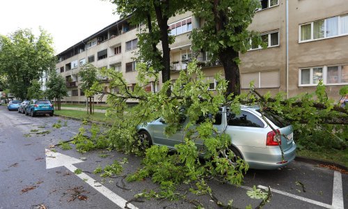 U Žakanju, Ribniku i Karlovcu u nevremenu oštećeno 200 kuća