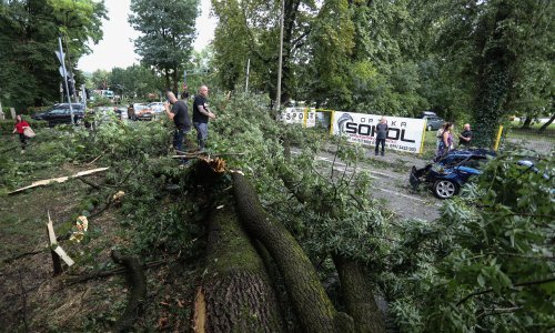 U nevremenu stradale i zagrebačke bolnice: Dio Rebra pod vodom, otpao i dio fasade