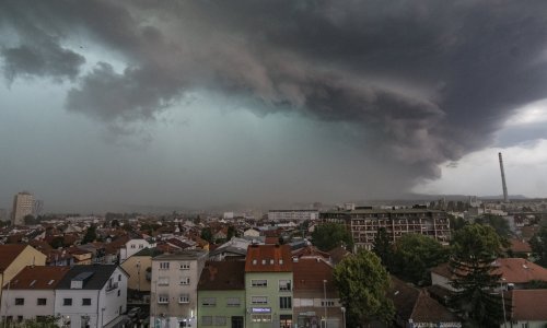Pogledajte kako je izgledao dolazak strašnog nevremena u Zagreb