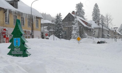 Zimska idila - Delnice zatrpane metar visokim snijegom