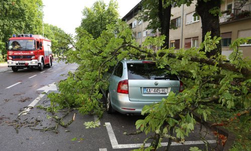 Karlovački vatrogasci nisu stali; do jutra su intervenirali 168 puta