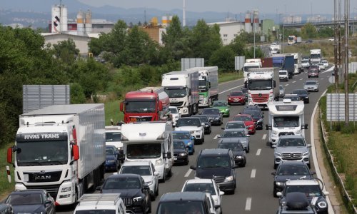 Za vikend nešto manje vozila na autocestama, ali više naplaćene cestarine