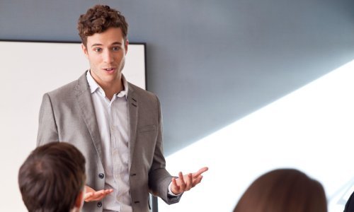 Tipičan Lav žudi za slavom, uživa kada je u centru pažnje i želi da mu se dive i laskaju