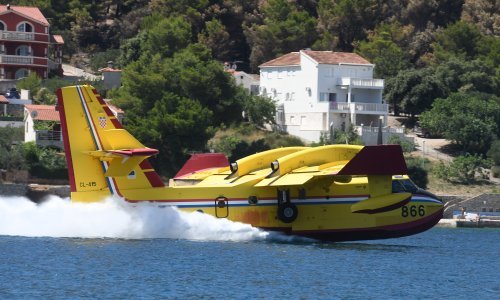 Hrvatski kanader odletio u pomoć Grčkoj