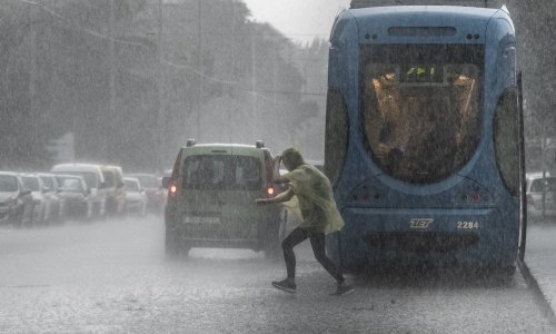 Stručnjak savjetuje kako se ponašati za vrijeme oluje: Bolje je biti unutra