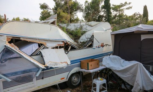 Sanira se šteta od nevremena, traje potraga za Talijanom koji je pao s broda