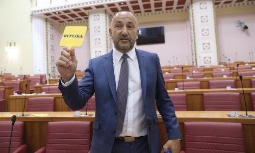 Zekanović iz sabornice uvredama potjerao oporbu pa izgubila pravo na govor
