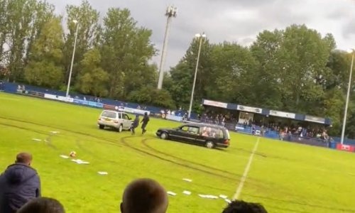 [VIDEO] Utakmica prekinuta nakon što su mrtvačka kola dovezena na teren