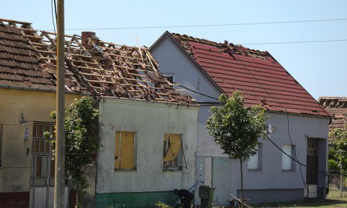 Preminuo čovjek koji je pao s krova popravljajući kuću oštećenu u nevremenu