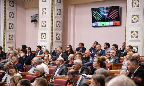 Većina izglasala da je izvanredna sjednica nepotrebna; oporba: 'Sramite se!'