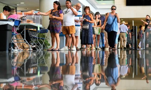 Odaziv na izbore u Španjolskoj veći nego 2019., unatoč vrućini i odmorima