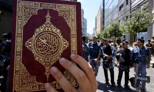 'Danski patrioti' zapalili Kuran ispred iračkog veleposlanstva u Kopenhagenu