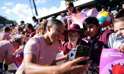Ženski nogomet je hit! Padaju rekordi gledanosti, vrte se milijuni, grabe suveniri...
