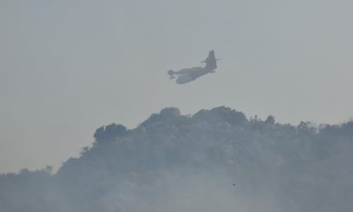 Dva požara kod Dubrovnika, jedan zaprijetio kućama, dignuti kanaderi