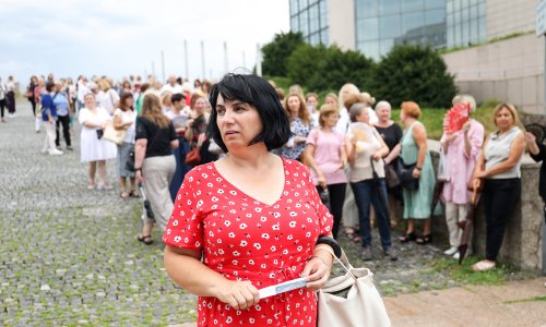 Štrajkašice opet pred zgradom NSK: 'Čuli smo na TV-u za nekakvu ponudu, pa smo došli'