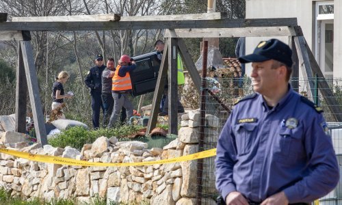 Akcija policije i Uskoka: Više osoba privedeno zbog nezakonitih legalizacija