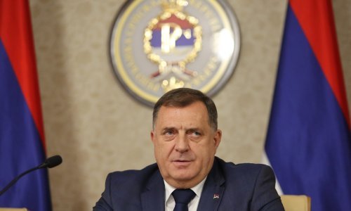 Dodik tvrdi da su se protiv njega urotili SAD, EU i Velika Britanija