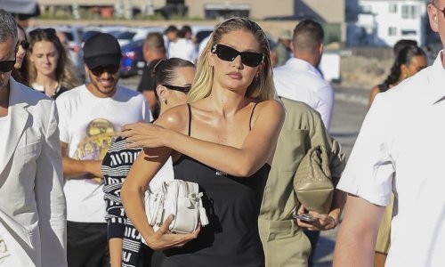 Ni ova slavna plavuša nije odoljela omraženom spoju mokasinki i bijelih čarapa